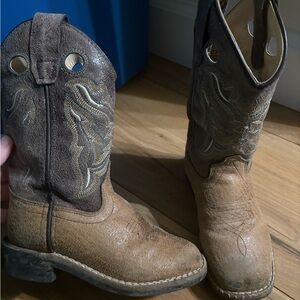 Boy boots
